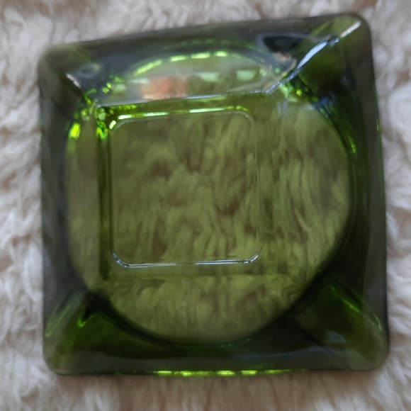 Mid century 6 inch green glass ashtray - Picture 4 of 4